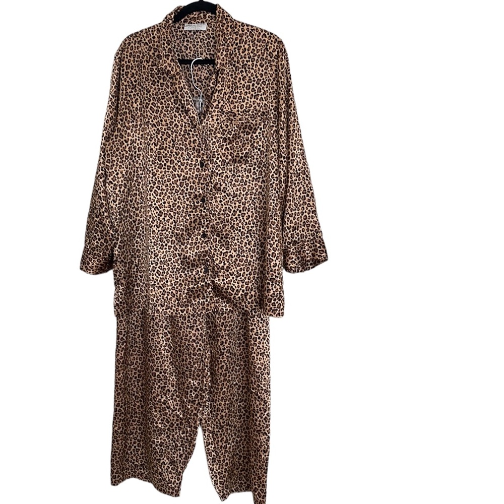 Morgan Taylor cheetah animal print silky soft pajamas